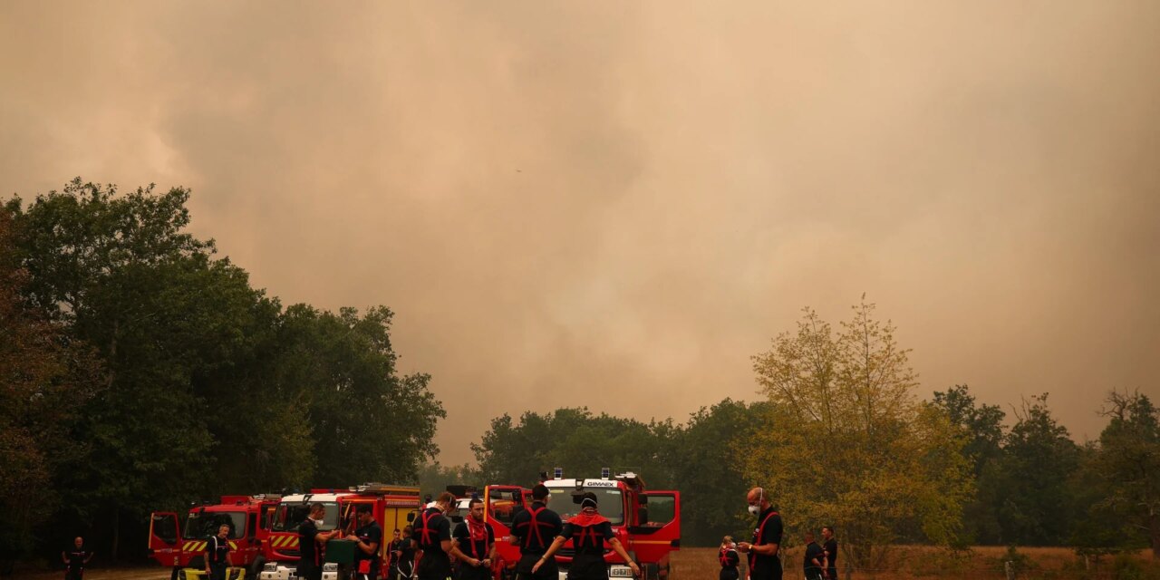 Μια στρατιά εθελοντών στηρίζει τους πυροσβέστες και τους εκτοπισμένους κατοίκους στα μετόπισθεν των πυρκαγιών (Βίντεο)