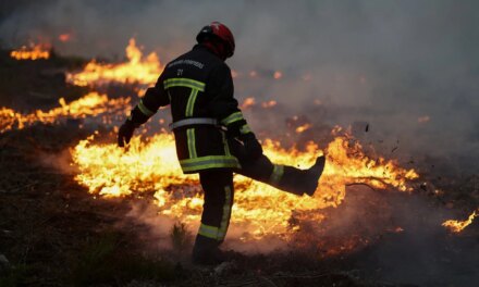 Προειδοποίηση Λεκορνί για φωτιές στη Γαλλία: «Δύσκολες ώρες» αναμένονται στη Ζιρόντ λόγω των καιρικών συνθηκών