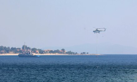 Πυρκαγιά στη Λέσβο: Εκκενώνεται προληπτικά τμήμα του Πλωμαρίου
