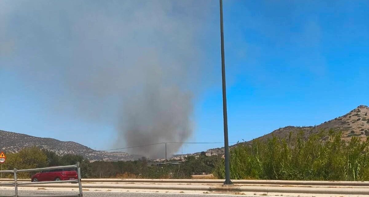 Σε ύφεση η φωτιά στην Κερατέα