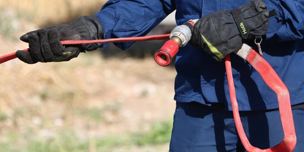 Υπό έλεγχο η πυρκαγιά στην Τραπεζίτσα -Ένας τραυματίας