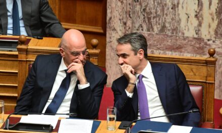 Κλαυθμώνος: Η κυβέρνηση εκκενώνει την ιστορία χωρίς να λογοδοτεί
