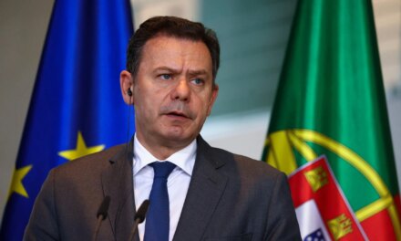 Η κυβέρνηση προωθεί νομοσχέδιο για την επιβολή φόρου στα υπερκέρδη των εταιρειών ενέργειας