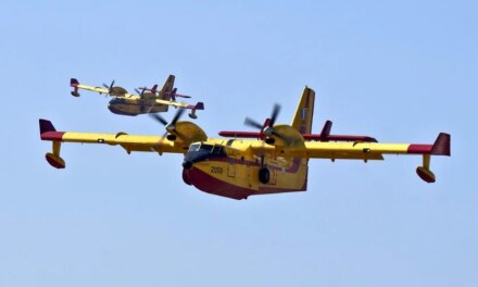 Η Ελλάδα στέλνει δύο Canadair CL-415