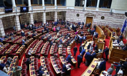 Μετέτρεψε το κόμμα του σε κόμμα διαμαρτυρίας