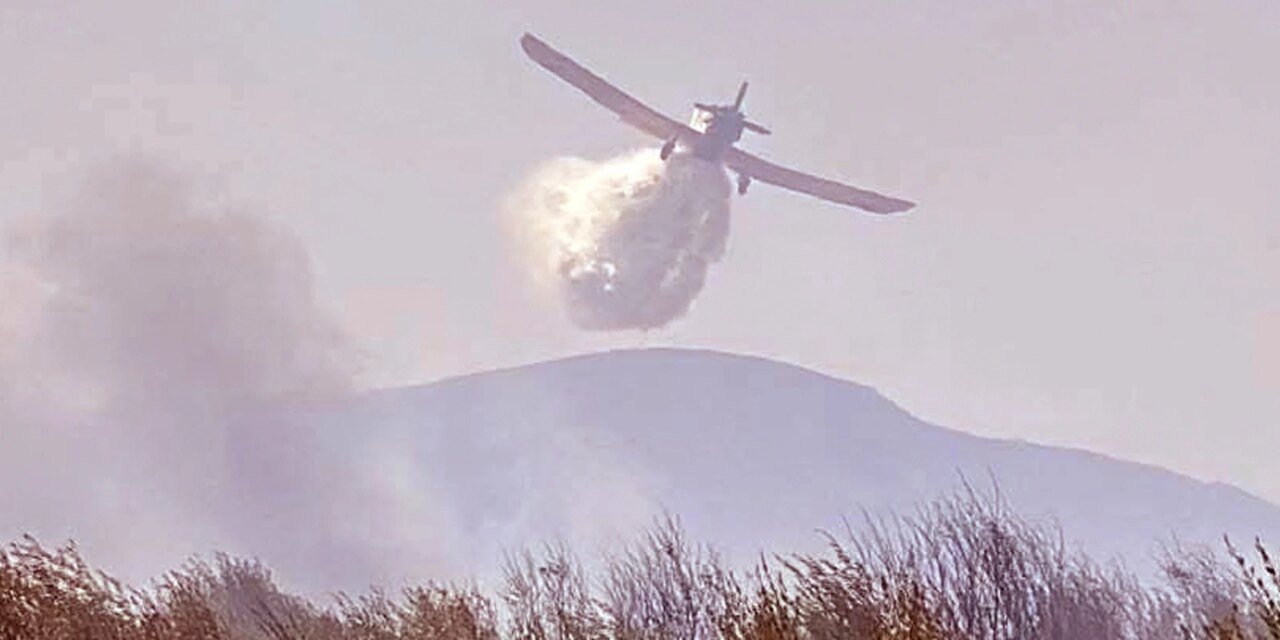 Χωρίς ενεργό μέτωπο οι πυρκαγιές σε Λάκκα Κάτσαρη Ασπροπύργου και Κάρυστο Ευβοίας