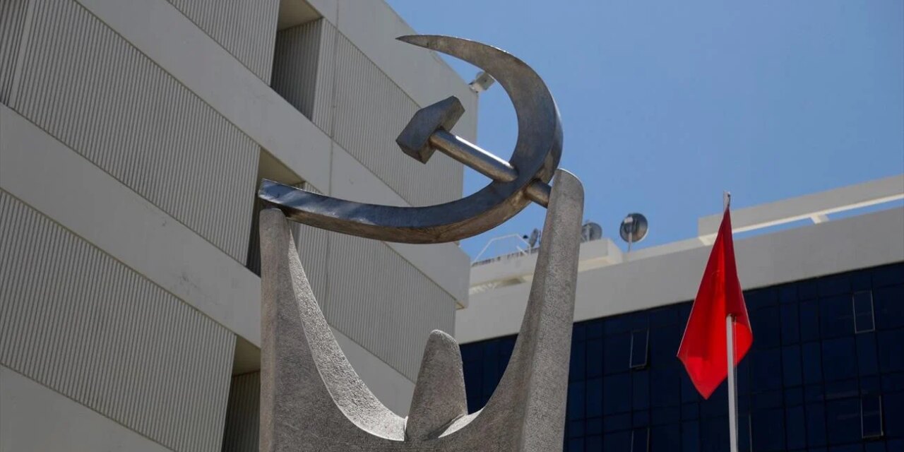 Υποκριτική προσπάθεια Μητσοτάκη να δικαιολογήσει τις τεράστιες καταστροφές