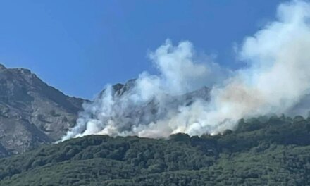 Φωτά στο στο Πανόραμα Αιγιαλείας: Εκκενώνονται τέσσερις οικισμοί