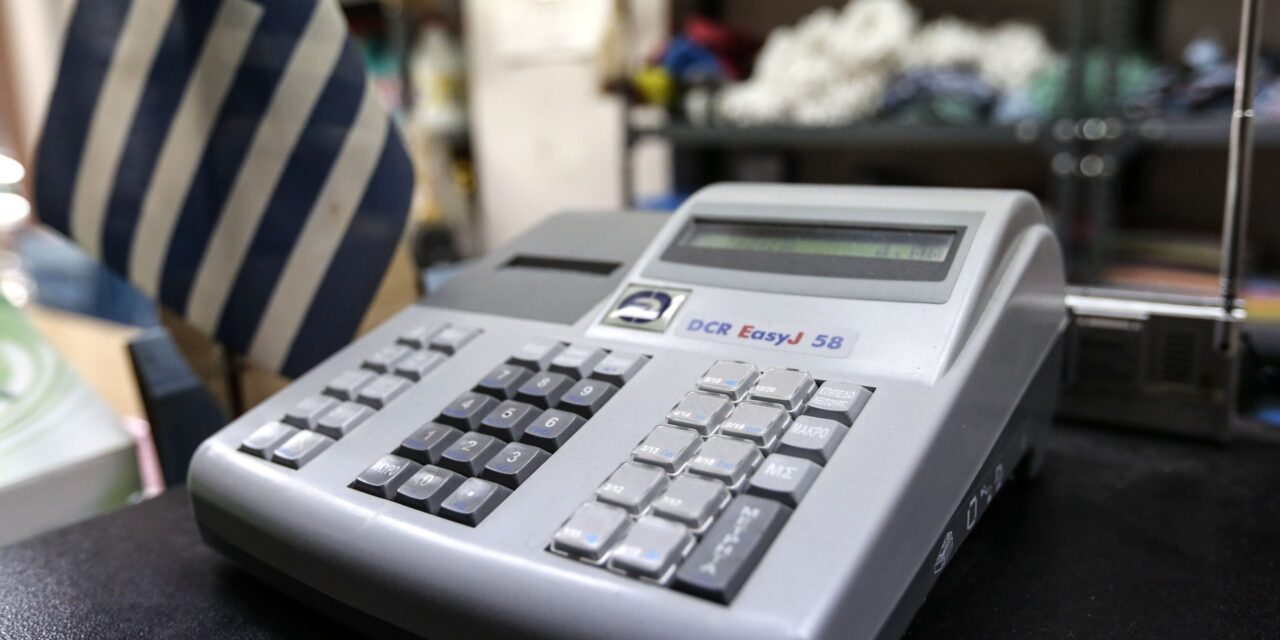 ΑΑΔΕ: Πάνω από 320.000 καταγγελίες πολιτών για φορολογικές παραβάσεις – Εντείνονται οι έλεγχοι ενόψει Δεκαπενταύγουστου