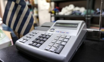 ΑΑΔΕ: Πάνω από 320.000 καταγγελίες πολιτών για φορολογικές παραβάσεις – Εντείνονται οι έλεγχοι ενόψει Δεκαπενταύγουστου
