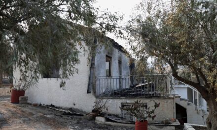 Αποζημιώσεις έως 100% για σπίτια που καταστράφηκαν από τις φωτιές: Τι ισχύει για επιχειρήσεις, οικοσκευές και φορολογικές υποχρεώσεις