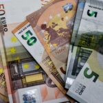 ΑΑΔΕ: Τι ισχύει για δωρεές, χαρτζιλίκια και μεταφορές χρημάτων μεταξύ συγγενών