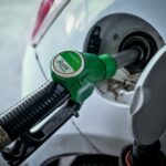 Καύσιμα: Προσδοκίες για αποκλιμάκωση των τιμών στην αντλία – Σε ισχύ η κρατική επιδότηση των δέκα λεπτών στο πετρέλαιο κίνησης