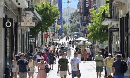 Θερινές εκπτώσεις: Χαμηλότερος ο τζίρος – Αυξημένες οι πιέσεις από το ηλεκτρονικό εμπόριο