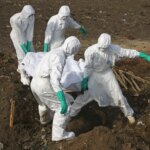 Πάνω από 2.000 νεκροί – Εκτός ελέγχου η επιδημία