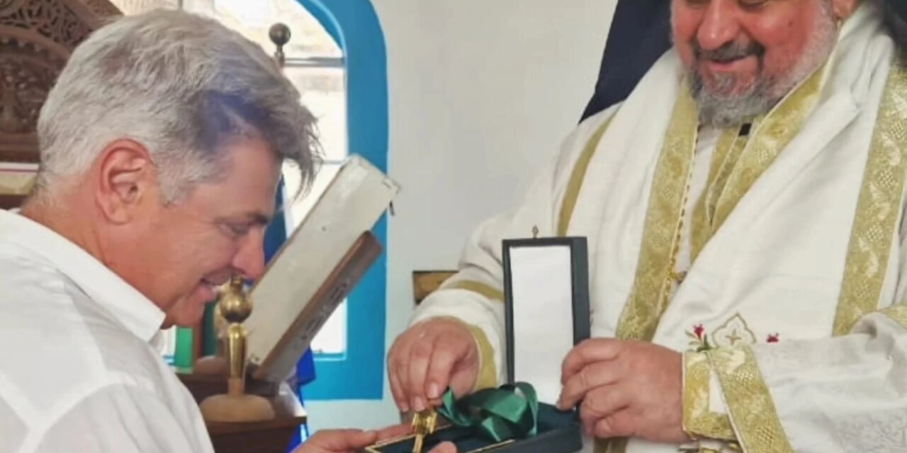 Τιμήθηκε με τον Μεγαλόσταυρο της Αρχιεπισκοπής Ζάμπιας και Μοζαμβίκης του Πατριαρχείου Αλεξανδρείας