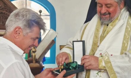Τιμήθηκε με τον Μεγαλόσταυρο της Αρχιεπισκοπής Ζάμπιας και Μοζαμβίκης του Πατριαρχείου Αλεξανδρείας
