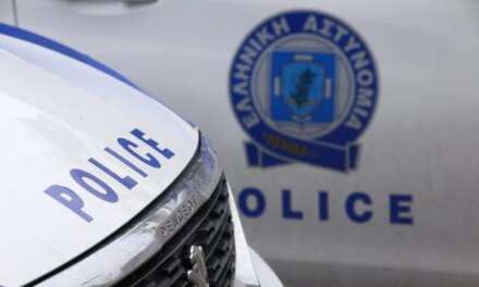 Παιδάκι βρέθηκε να περπατά μόνο του σε δρόμο στις Συκιές
