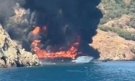 Τουρκία: Φωτιά σε τουριστικό σκάφος