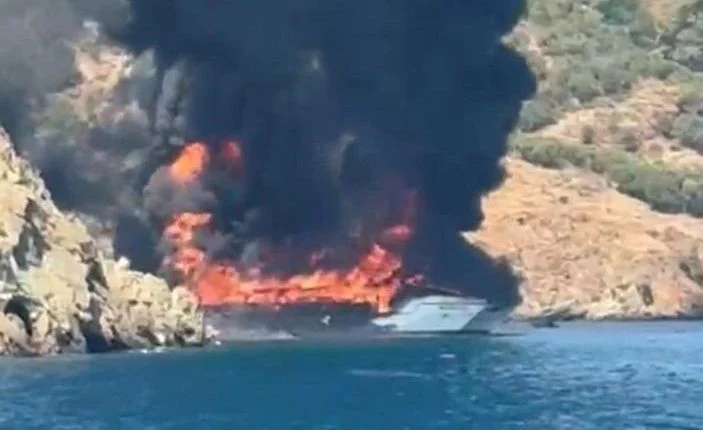 Τουρκία: Φωτιά σε τουριστικό σκάφος