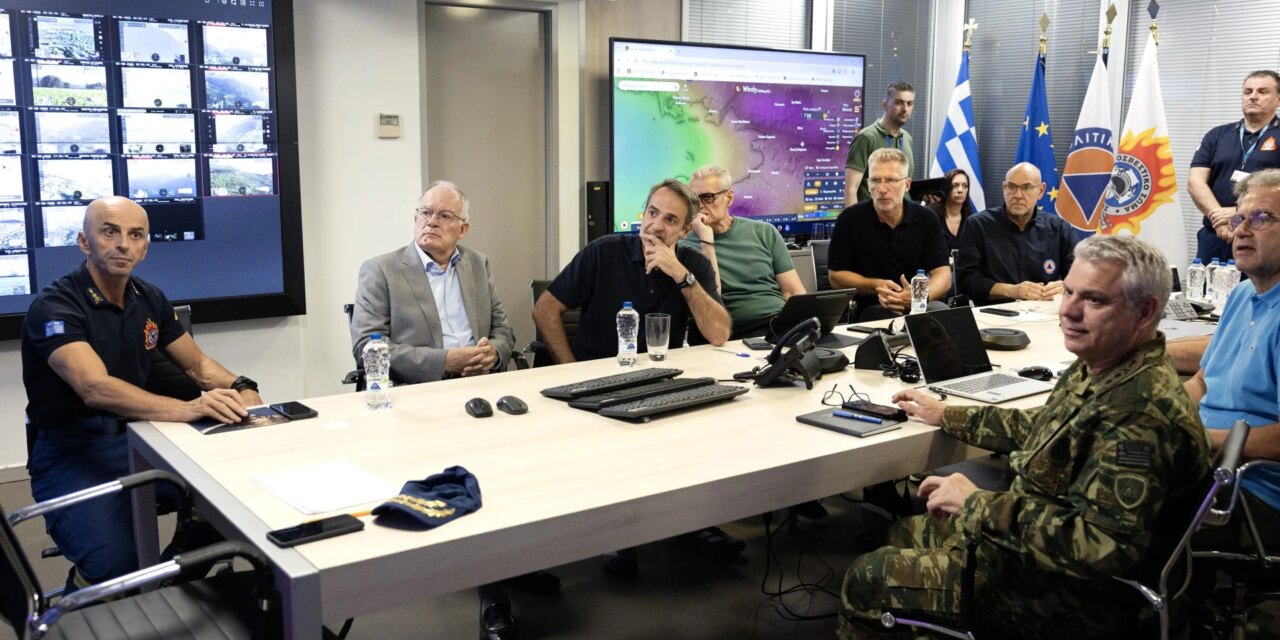 Στο Συντονιστικό Κέντρο της Πολιτικής Προστασίας Κ. Τασούλας και Κ. Μητσοτάκης