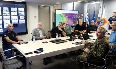 Στο Συντονιστικό Κέντρο της Πολιτικής Προστασίας Κ. Τασούλας και Κ. Μητσοτάκης