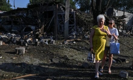 Ρωσικό σφυροκόπημα με 9 νεκρούς στην Ουκρανία