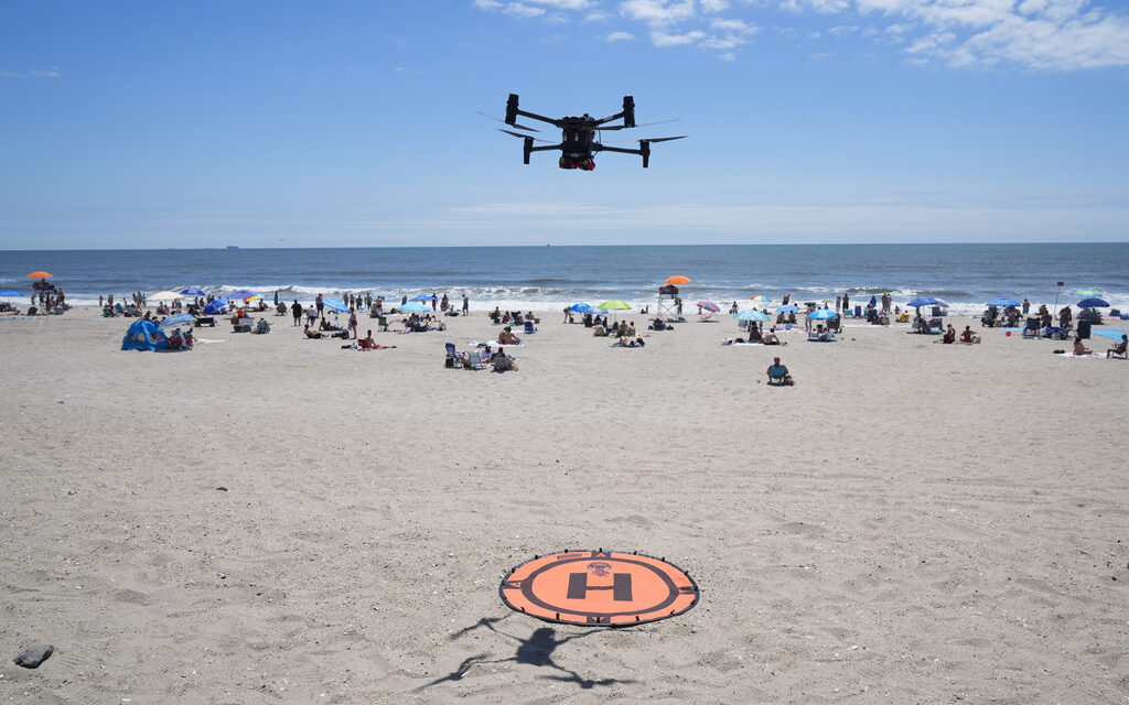 Έλεγχοι με drones και MyCoast σε πάνω από 300 παραλίες – Πρόστιμα έως 73.000 ευρώ και σφραγίσεις επιχειρήσεων 