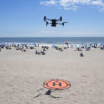 Έλεγχοι με drones και MyCoast σε πάνω από 300 παραλίες – Πρόστιμα έως 73.000 ευρώ και σφραγίσεις επιχειρήσεων 