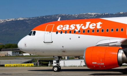 Η Apollo εξαγοράζει την easyJet έναντι 7,7 δισ. δολαρίων