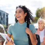Η Gen Z αποταμιεύει λιγότερο από κάθε άλλη γενιά, δίνει προτεραιότητα στις «μικρές απολαύσεις»