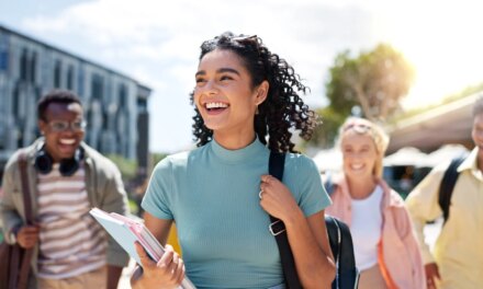 Η Gen Z αποταμιεύει λιγότερο από κάθε άλλη γενιά, δίνει προτεραιότητα στις «μικρές απολαύσεις»