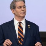 Οι ΗΠΑ παίζουν το τελευταίο χαρτί κατά του Ιράν με τον επιχειρούμενο οικονομικό στραγγαλισμό