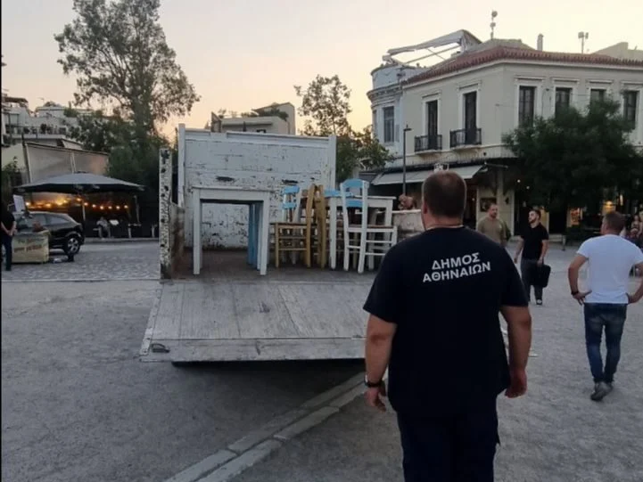 Απομακρύνθηκαν 240 τραπεζοκαθίσματα από κεντρικά σημεία, περάσματα και εμπορικούς δρόμους