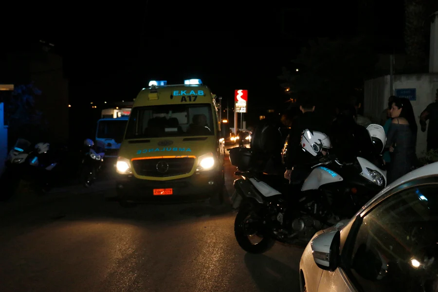 Καταδίωξη μετά από απόπειρα κλοπής – Ανατροπή ΙΧ με τρεις τραυματίες