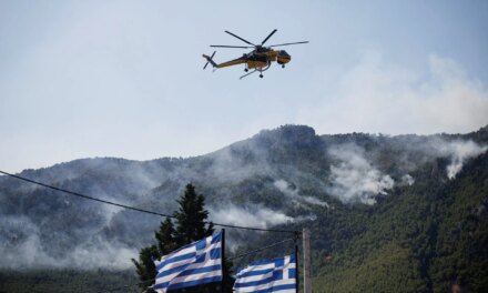 Φωτιά τώρα στην Περαχώρα Κορινθίας