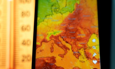 Καύσωνας και ριπές ανέμων έως 9 μποφόρ