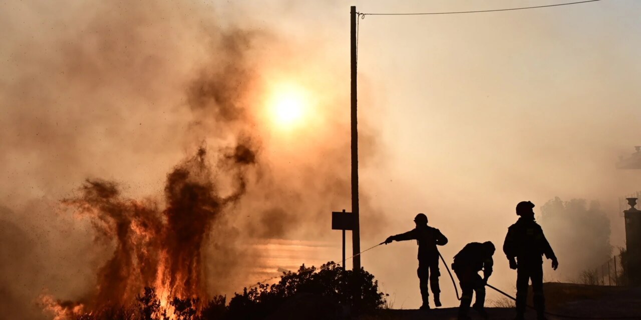 Από κολόνες του ΔΕΔΔΗΕ φέρεται να ξεκίνησε η φωτιά