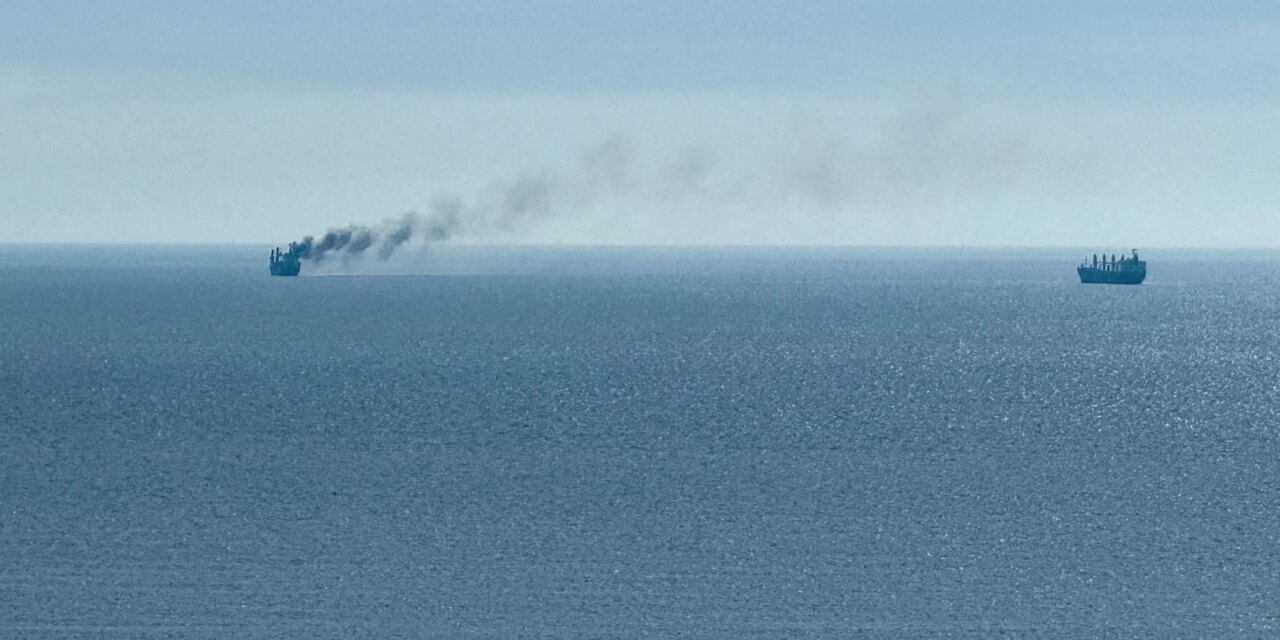 Η έξαρση των επιθέσεων σε πλοία στη Μαύρη Θάλασσα επιτείνει την πίεση τον παγκόσμιο εφοδιασμό σε σιτηρά και πετρέλαιο