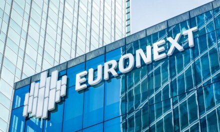 Η μετοχή σπάει ρεκόρ, αγνοώντας το μειωμένο μέρισμα