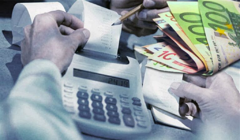 Εταιρείες-«φαντάσματα» και απάτες «καρουζέλ»: Πώς ξετυλίγει το κουβάρι της φοροδιαφυγής η ΑΑΔΕ