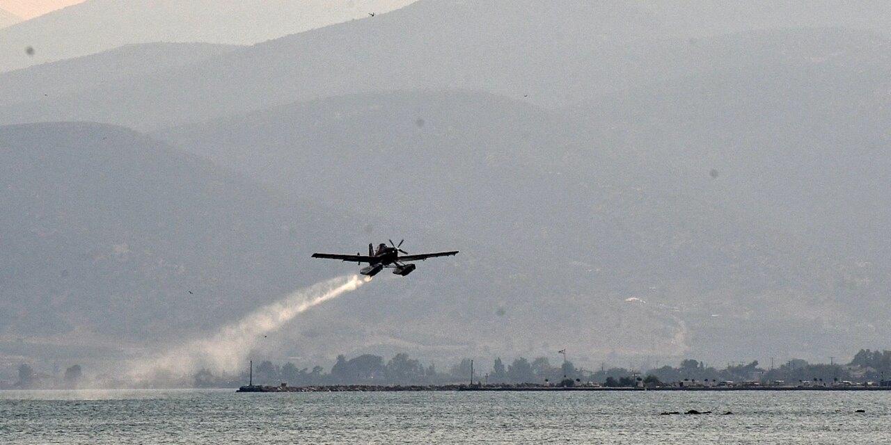 Πυρκαγιά στη Σκύρο: «Ανοίγει» το μέτωπο, εκκενώνονται οικισμοί