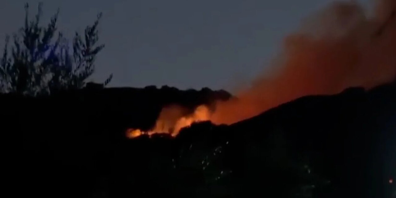 Σε εξέλιξη η πυρκαγιά σε αγροτοδασική έκταση στην περιοχή Νερατζιές