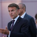 Ο Μακρόν καταδικάζει τις τελευταίες ρωσικές επιθέσεις στο Κίεβο και δηλώνει ότι είναι πιθανές και νέες κυρώσεις