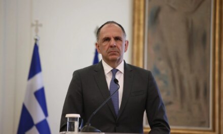 Εκείνοι που μας επιβουλεύονται να θυμούνται ότι η Ελλάδα είναι ταγμένη να μεγαλουργεί μέσα από την ιστορία της