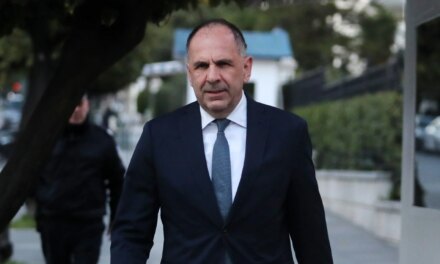 Τηλεφωνική επικοινωνία με τον Ιρανό υπουργό Εξωτερικών