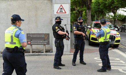 Τα ΗΑΕ εξέδωσαν στην Ιρλανδία τον φερόμενο ως αρχηγό εγκληματικής συμμορίας Ντάνιελ Κίναχαν