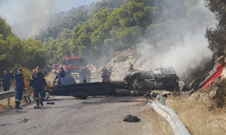 Δύο νεκροί από τη σύγκρουση πυροσβεστικών ελικοπτέρων στη φωτιά της Ψάθας