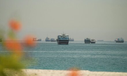 Νέα έκρηξη κοντά σε δεξαμενόπλοιο – Το Ιράν διαψεύδει συμφωνία για το άνοιγμα του Ορμούζ