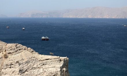 Ορμούζ: Η Τεχεράνη επικαλείται περιβαλλοντική ζημιά για τα διόδια